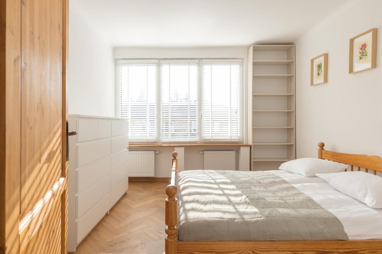 Piekna 2-Bedroom Apartment وارسو المظهر الخارجي الصورة