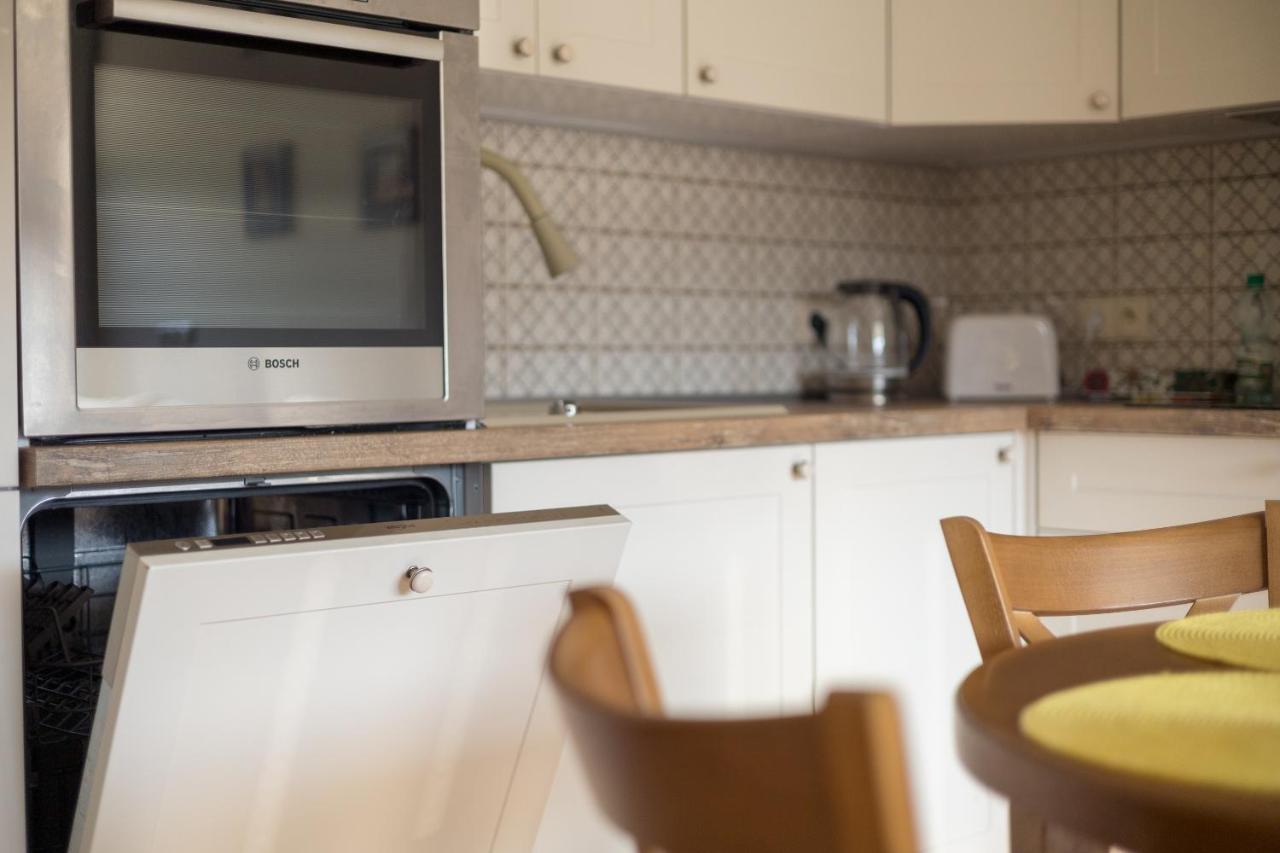 Piekna 2-Bedroom Apartment وارسو المظهر الخارجي الصورة