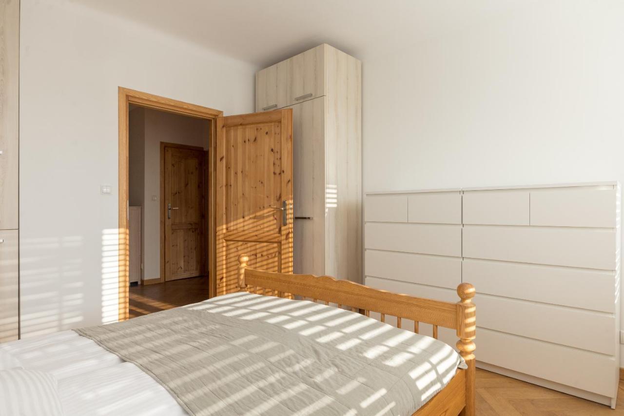 Piekna 2-Bedroom Apartment وارسو المظهر الخارجي الصورة